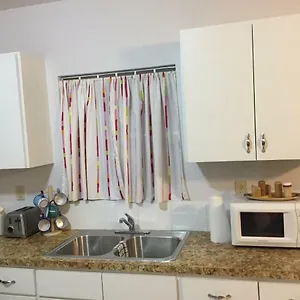 Apartment Courage, Nassau