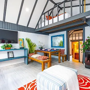 Holiday home Saunders 2bd, Nassau